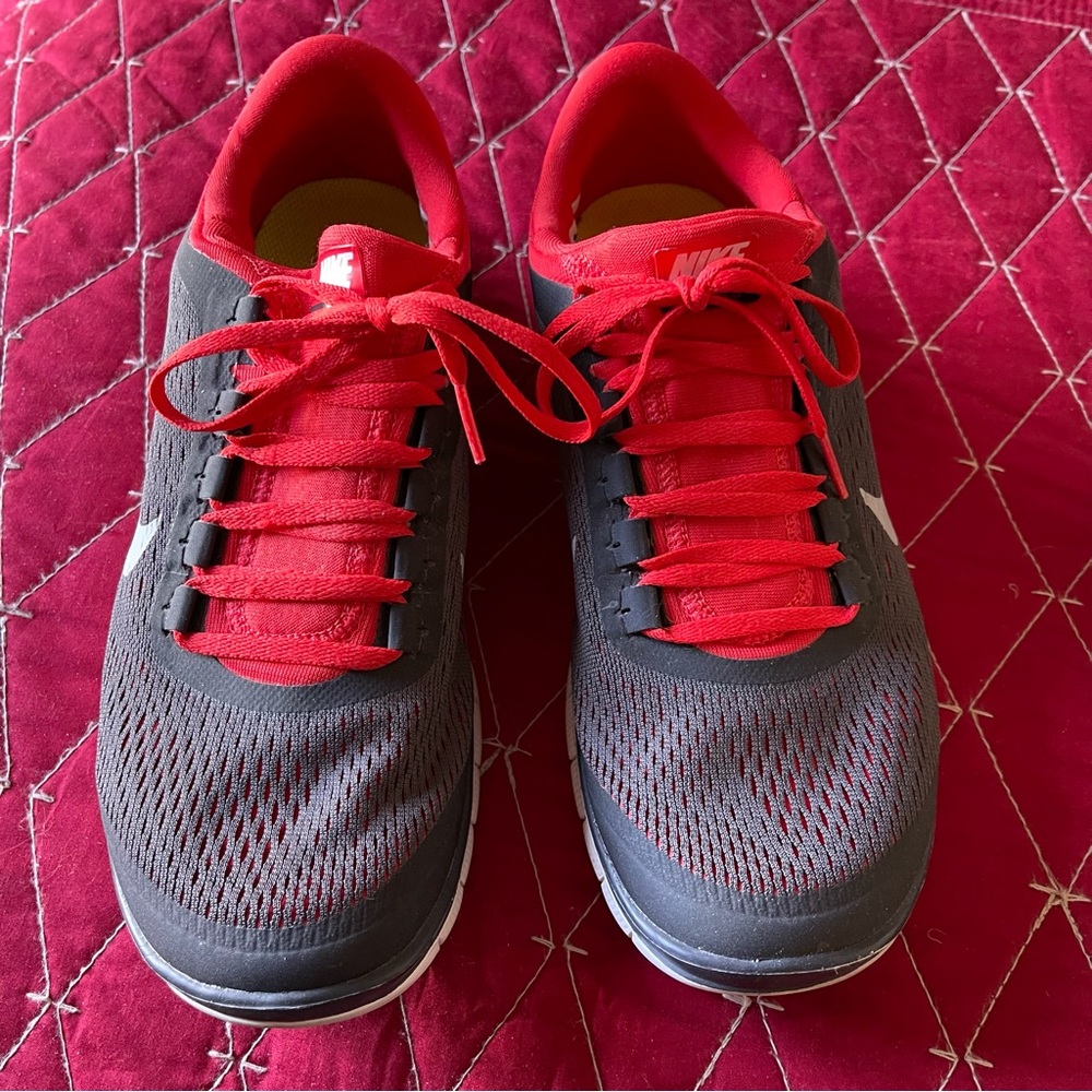 Nike Free Mesh Running Sneakers - Navy/Blue.  Mens: 9.5.